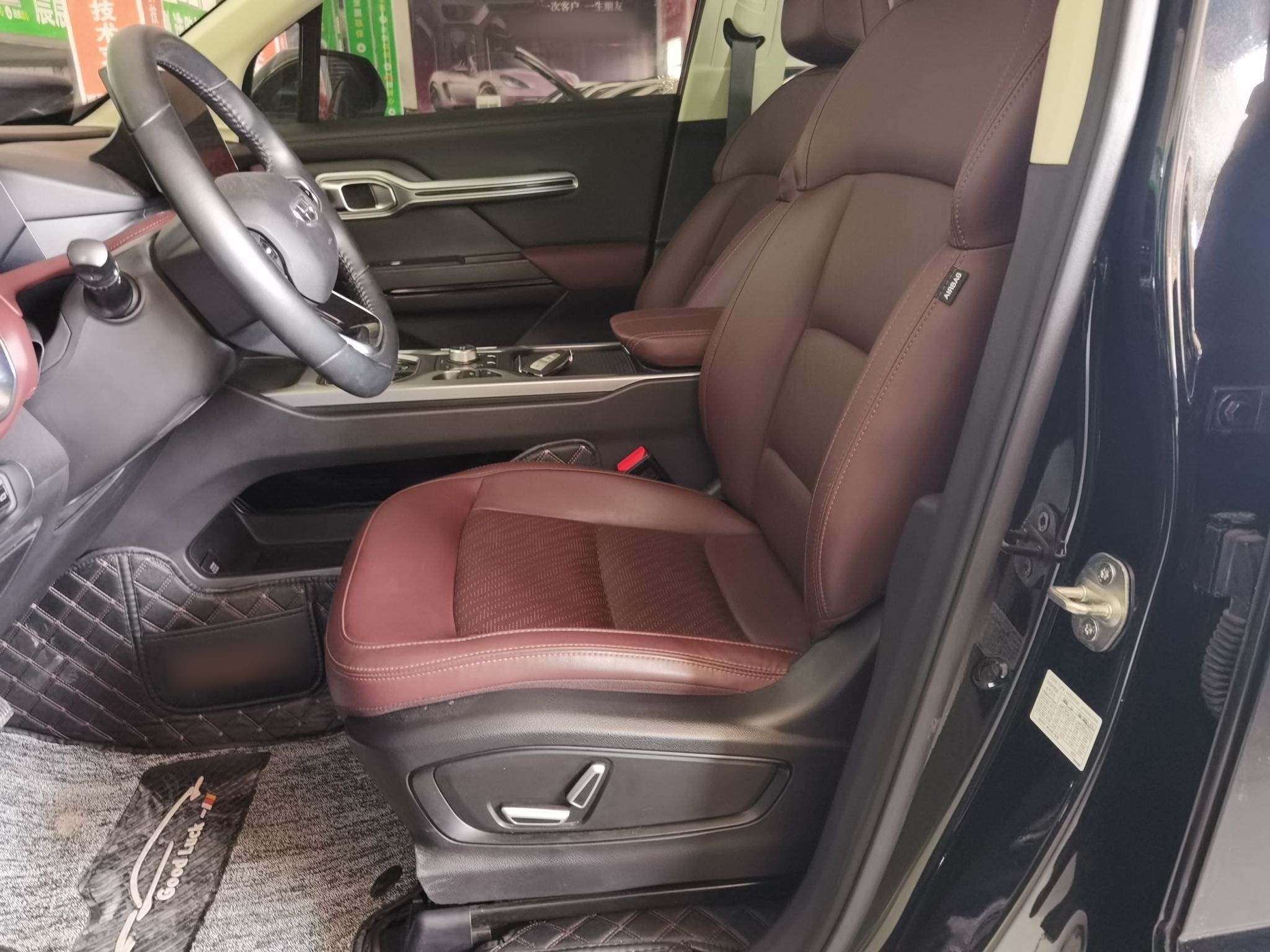 Переднее сиденье в автомобиле