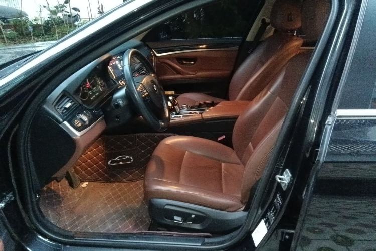 Used BMW 5 Series 2014 520Li Elegant Model
