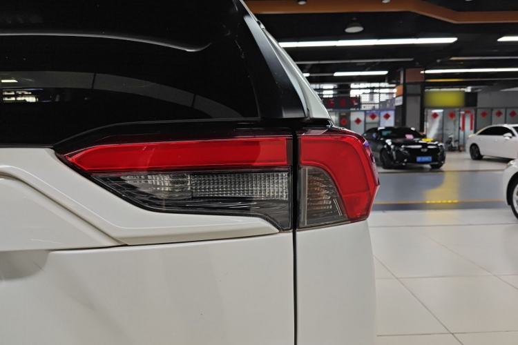 Used Toyota RAV4 2020 Dual-Engine 2.5L E-CVT 4x4 Elite PLUS Edition Exterior 3