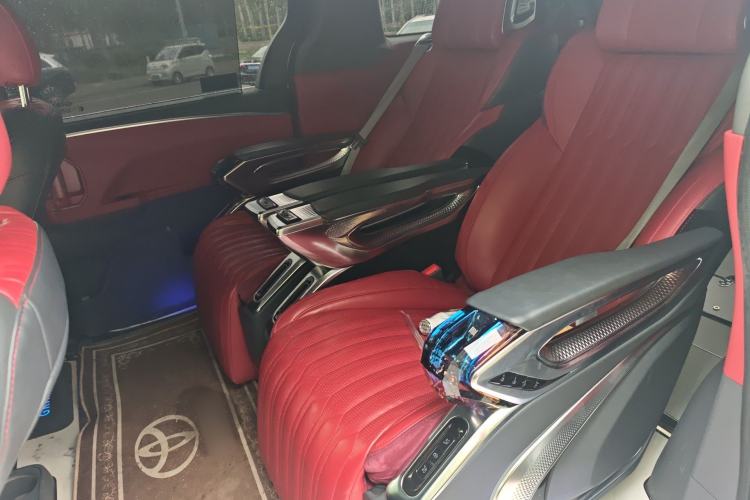 Used Toyota Granvia 2023 2.5L Hybrid Comfort Edition