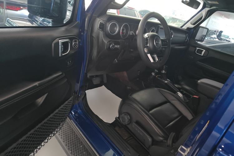 Used Jeep Wrangler 2018 2.0T Sahara Four-Door Edition
