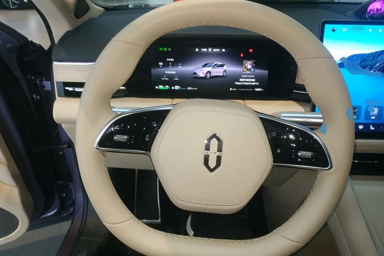 Used Hima AITO M5 2025 Extended-Range Ultra All-Wheel-Drive Version Steering Wheel