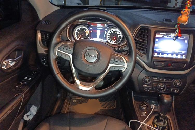 Used Jeep Cherokee 2016 2.4L Professional Smart Version Steering Wheel
