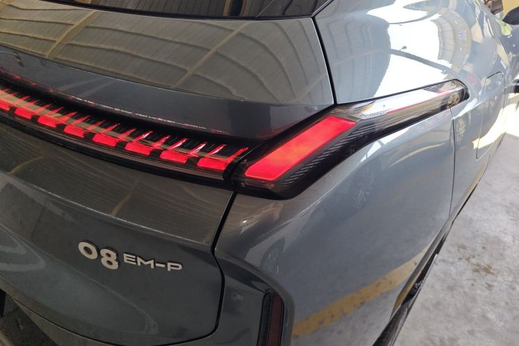 Used Lynk & Co 08 EM-P 2025 220 km All-Wheel-Drive Performance Halo
