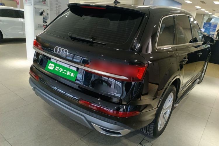 Used Audi Q7 2023 45 TFSI quattro S line Sport model
