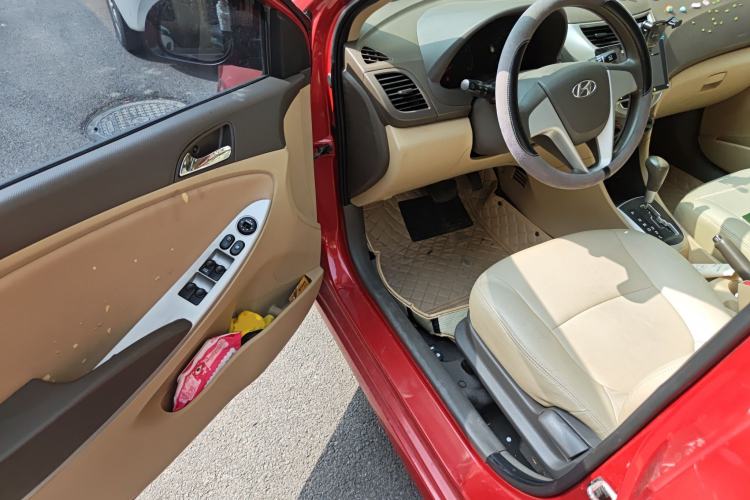 Used Hyundai Verna (older generation) 2010 Sedan 1.4L Automatic Comfort Model GS Driver Seat