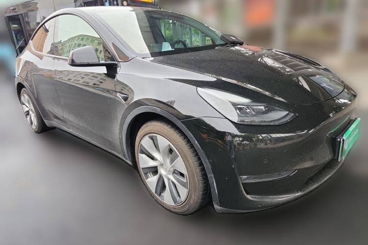 Used Tesla Model Y 2021 Standard Range Rear-Wheel Drive Version Front Right 45 Deg