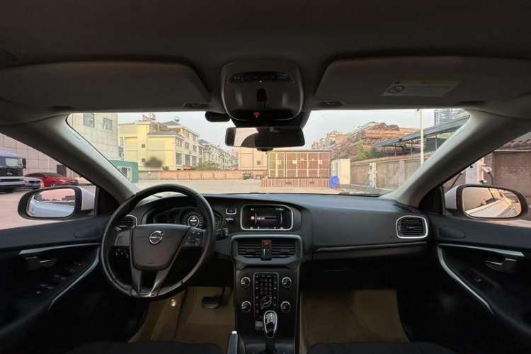 Used Volvo V40 2018 T3 Smart Edition
