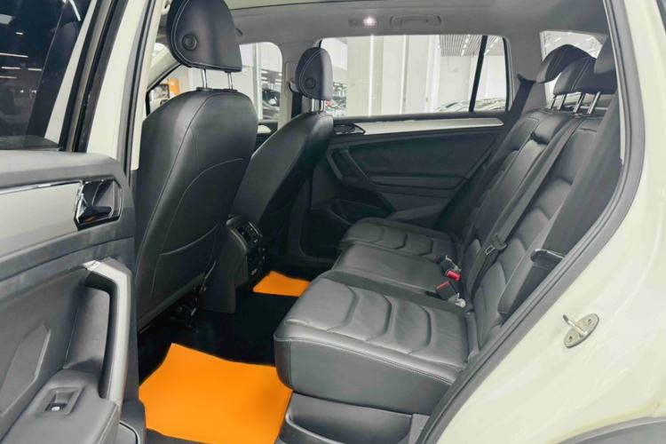 Used Volkswagen Tiguan L 2019 Updated Version 330TSI Automatic Two-Wheel Drive Panoramic Comfort Edition China VI Standard Interior 1