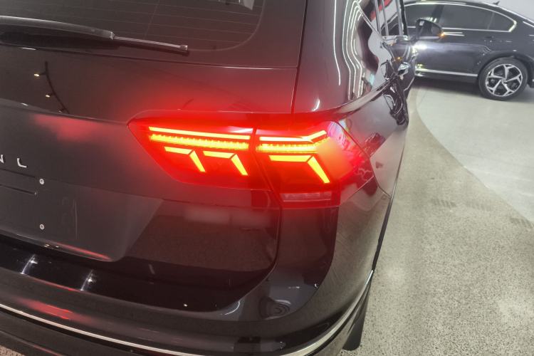 Used Volkswagen Tiguan L 2023 330TSI Automatic Two-Wheel Drive R-Line Enjoyment Edition
