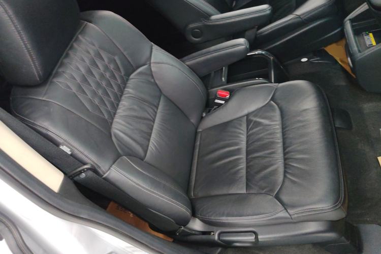 Used Honda Elysion 2024 2.0L eHEV Luxury Edition Right Front Seat