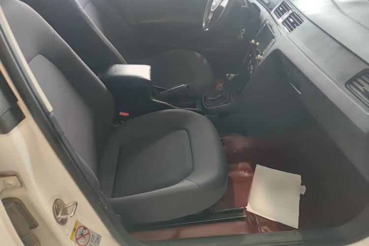 Used Volkswagen Santana 2015 1.6L Automatic Fashion Edition Right Front Seat