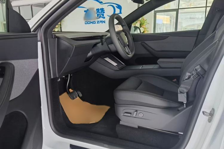 Used Tesla Model Y 2026 Rear-Drive Model Interior 4