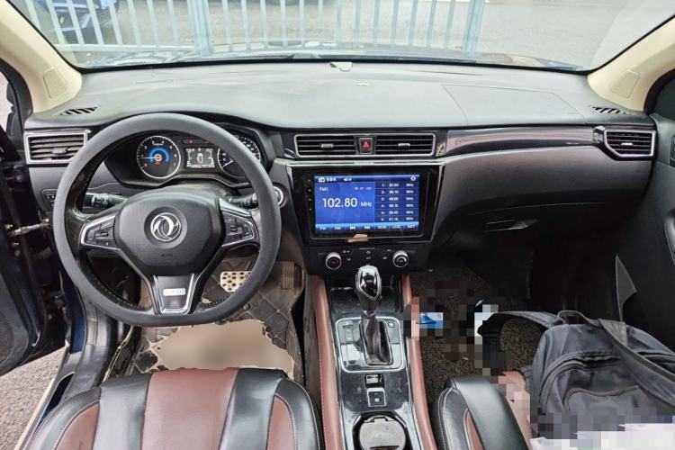 Used Dongfeng Fengon 580 2016 Revised Version 1.5T CVT Luxury Edition Center Console
