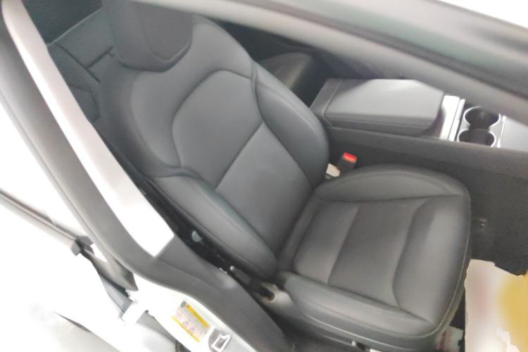 Used Tesla Model Y 2025 Long-Range All-Wheel-Drive Version