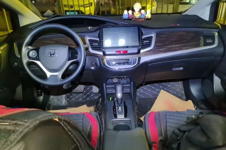 Used Honda Jade 2017 1.8L automatic Comfort version 5 seats Center Console