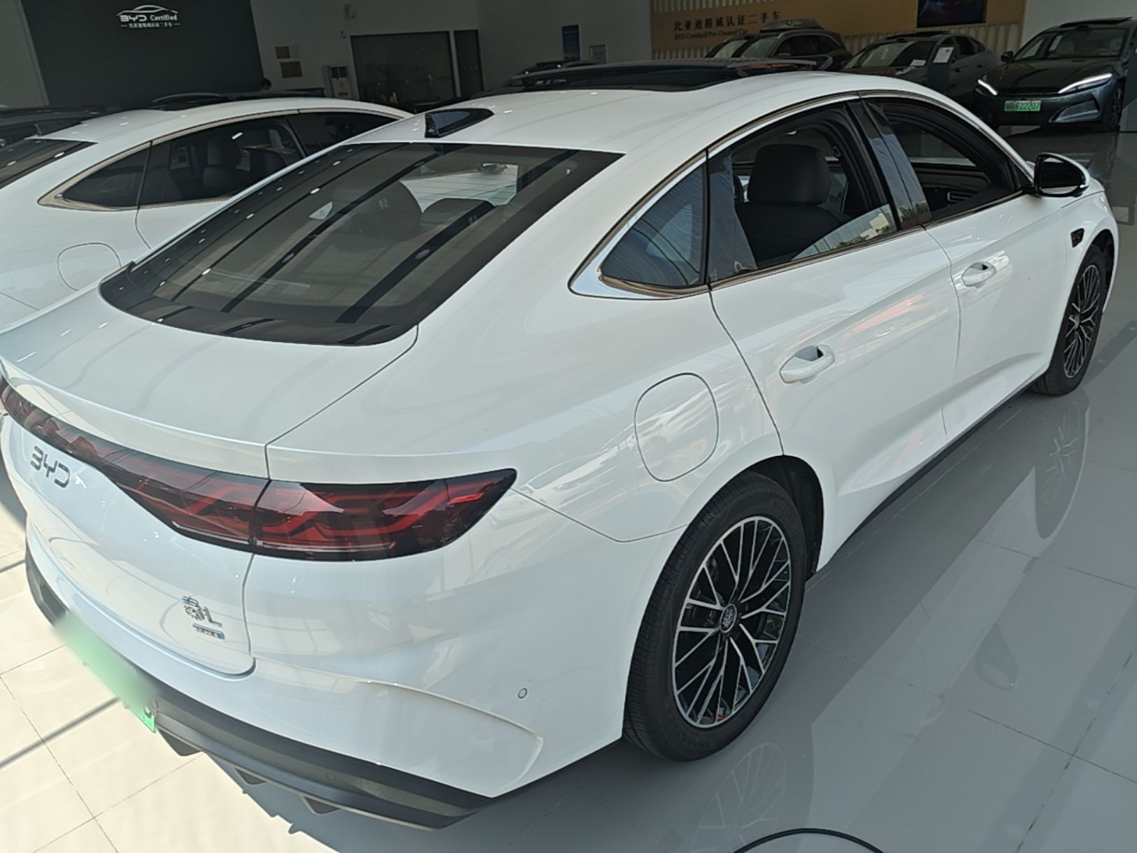 BYD Qin L 2025 DM-i Smart Drive 120KM Excellence Model — снимка 6