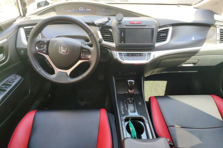 Used Honda Jade 2013 1.8L automatic Comfort version 5 seats
