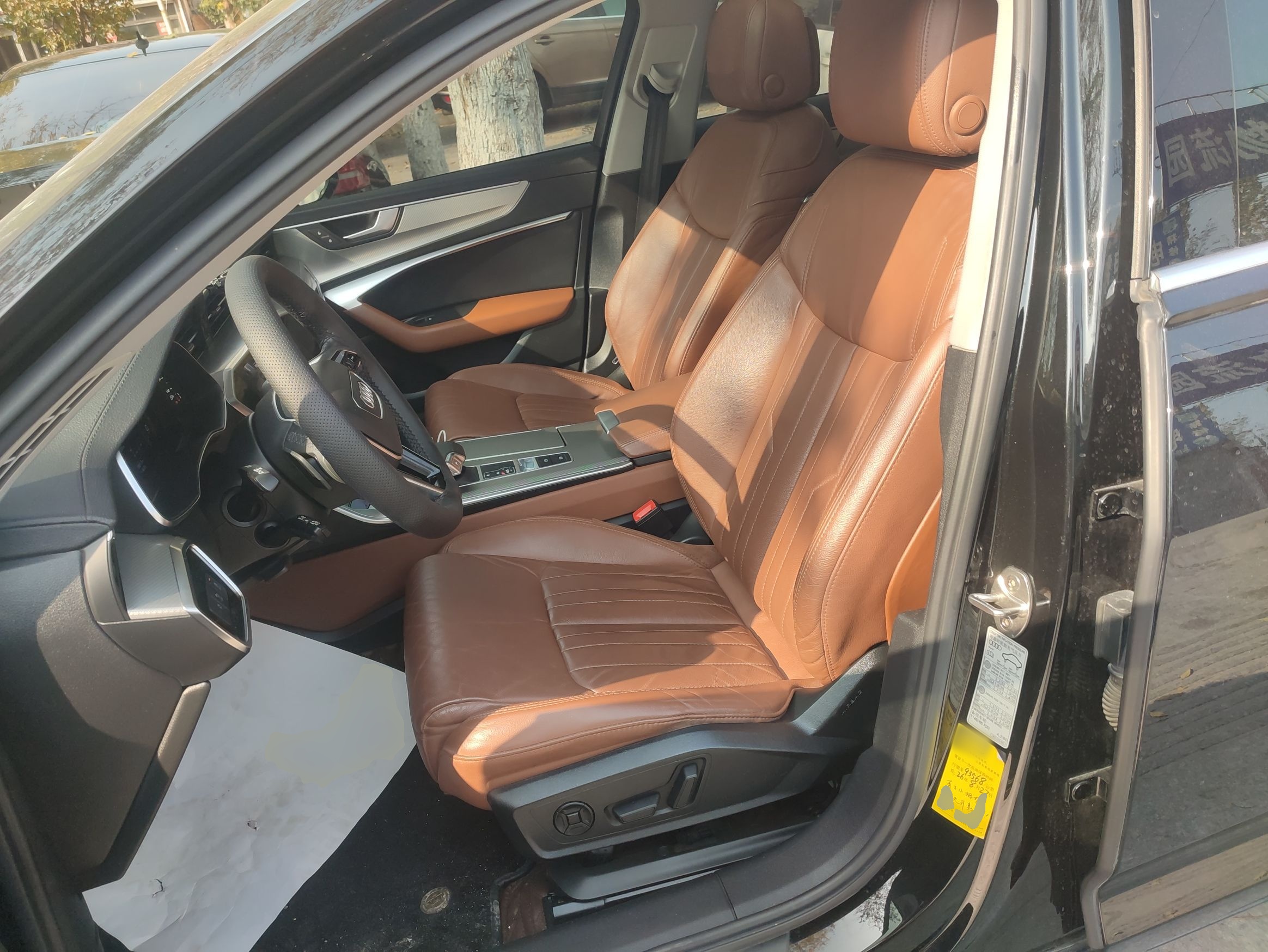 Переднее сиденье в автомобиле