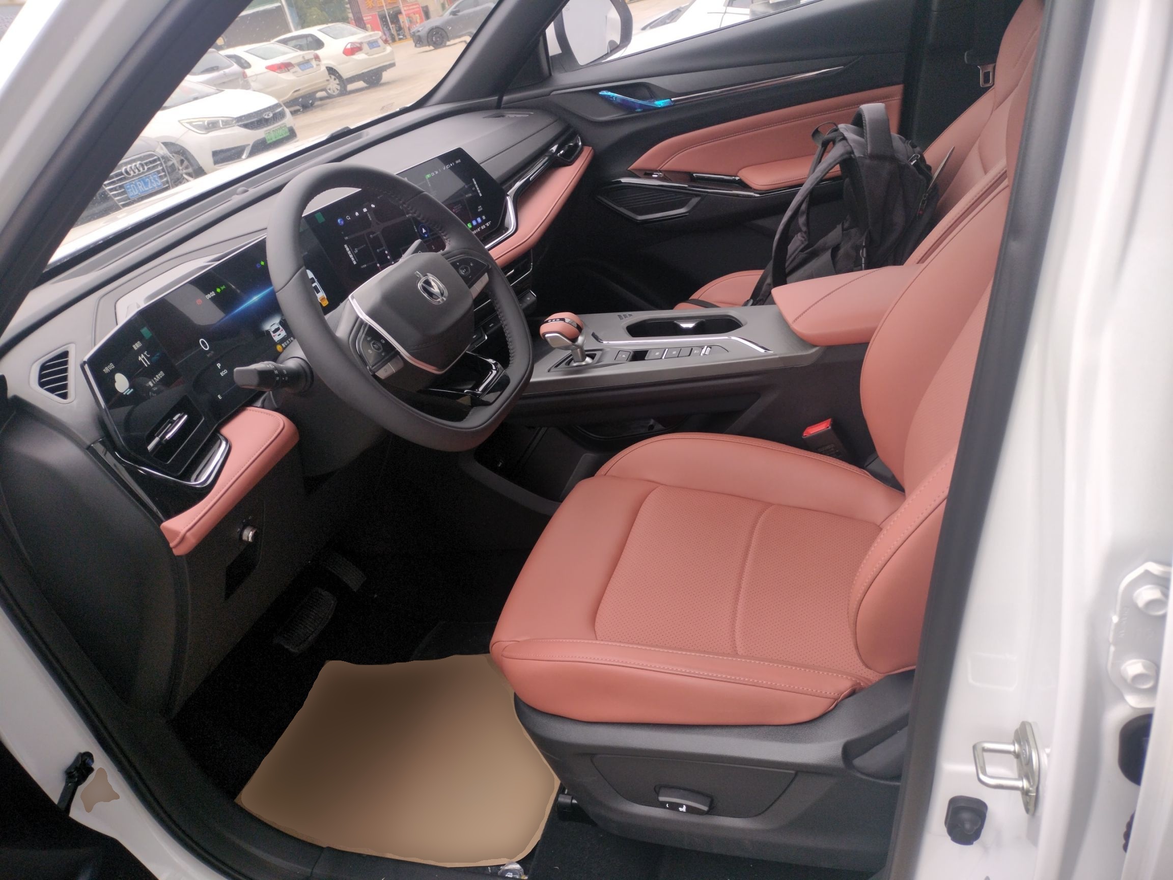 المقاعد الأمامية داخل السيارة