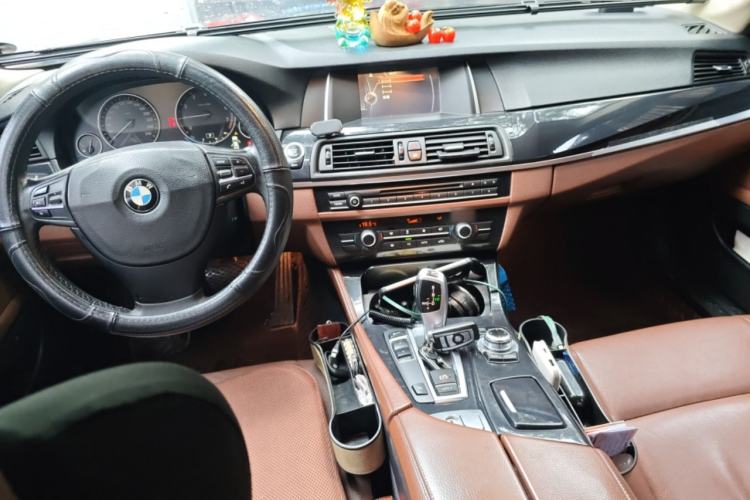 Used BMW 5 Series 2014 520Li Elegant Model Center Console