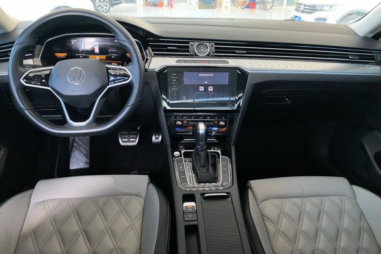 Used Volkswagen Magotan 2023 2 Million Units Limited Edition 330TSI DSG Leading Version
