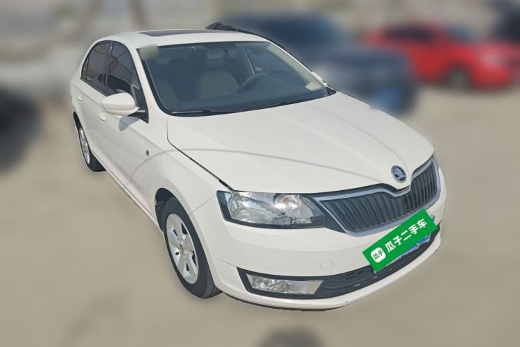 Used Skoda Rapid 2015 1.6L Automatic Smart Selection Model Front Right 45 Deg