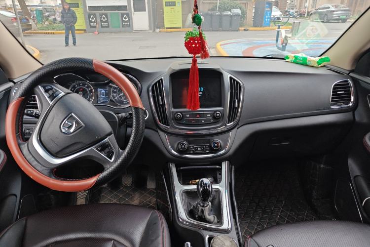 Used Baojun 560 2015 1.8L manual luxury version