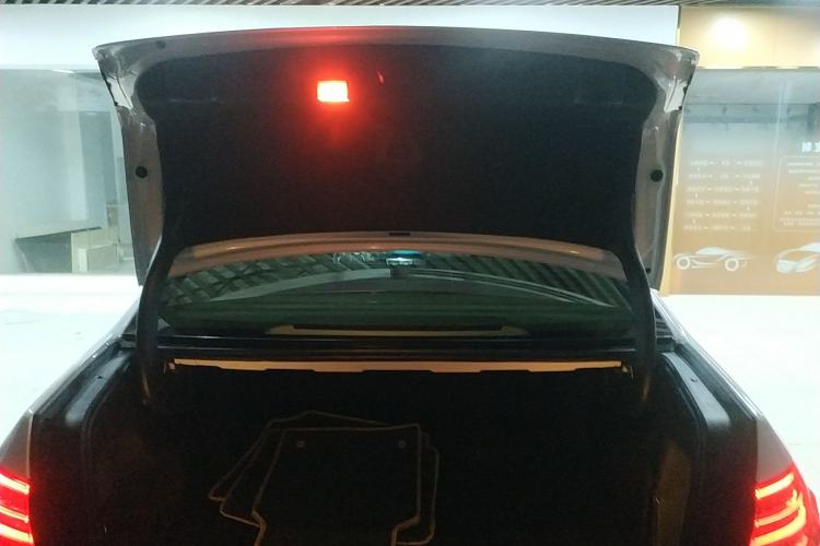 Used Mercedes-Benz E-Class 2015 Facelift E 200 L