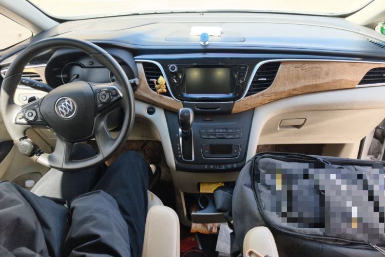 Used Buick GL8 2018 ES 28T Comfort Model China VI Standard Center Console