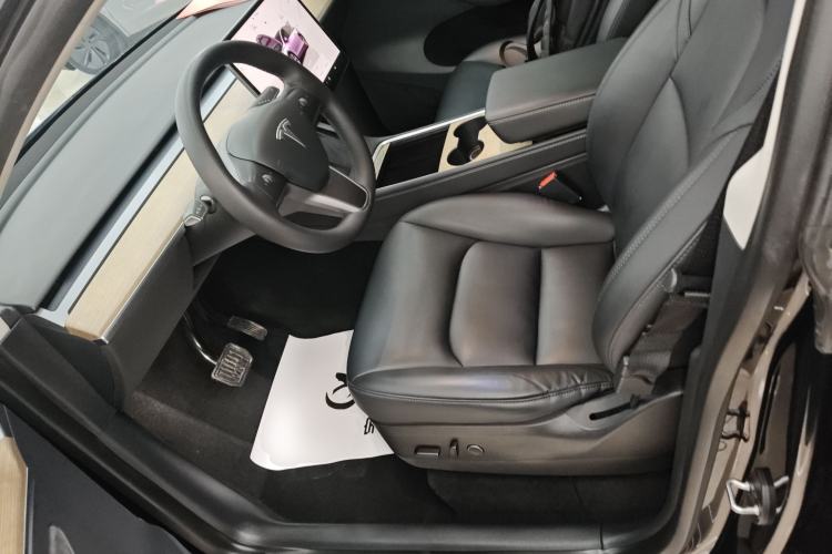 Used Tesla Model Y 2022 Long-Range All-Wheel-Drive Version