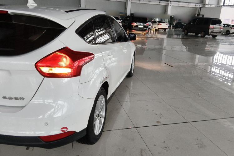 Used Ford Focus 2018 Hatchback Classic 1.6L Automatic Trendy SmartDrive Edition Right Rear Taillight