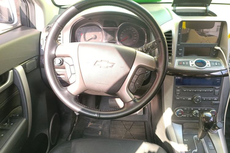 Used Chevrolet Captiva 2015 2.4L 4x4 Flagship Edition 7-Seater
