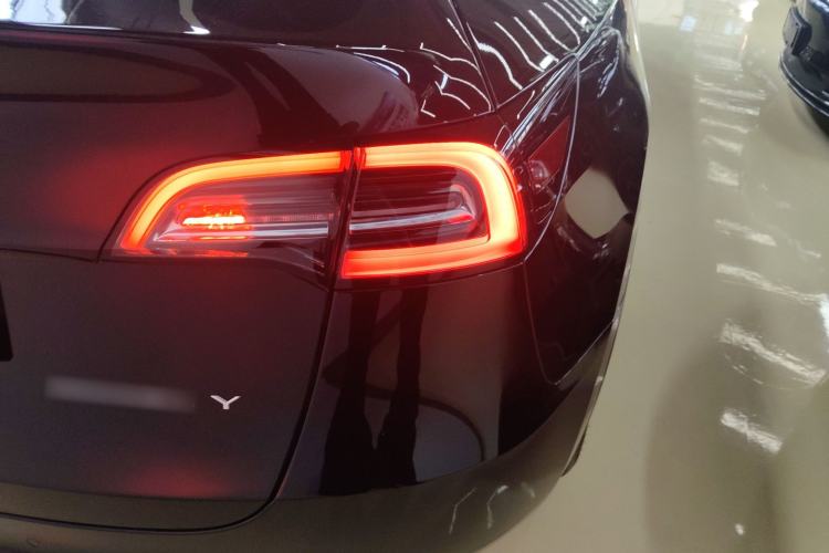 Used Tesla Model Y 2023 Long-Range All-Wheel-Drive Version