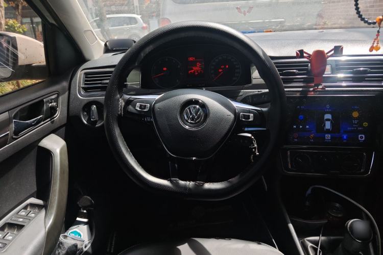 Used Volkswagen Santana 2016 1.6L Manual Comfort Edition
