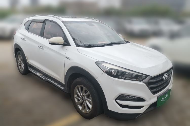Used Hyundai Tucson 2015 1.6T Dual-Clutch Two-Wheel-Drive Smart Model Front Right 45 Deg