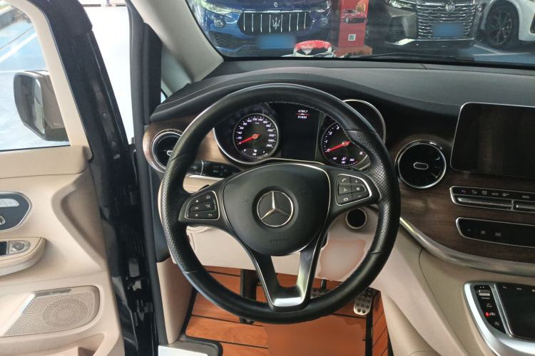 Used Mercedes-Benz V-Class 2021 V 260 Prestige Edition Steering Wheel