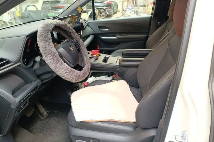 Used Toyota Sienna 2024 2.5L Hybrid Four-Wheel Drive Prestige Edition
