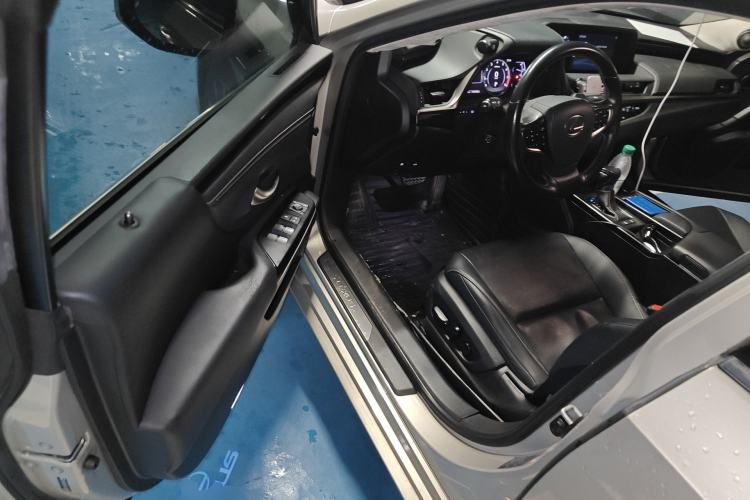 Used Lexus ES 2018 200 Excellence Edition China V Standard
