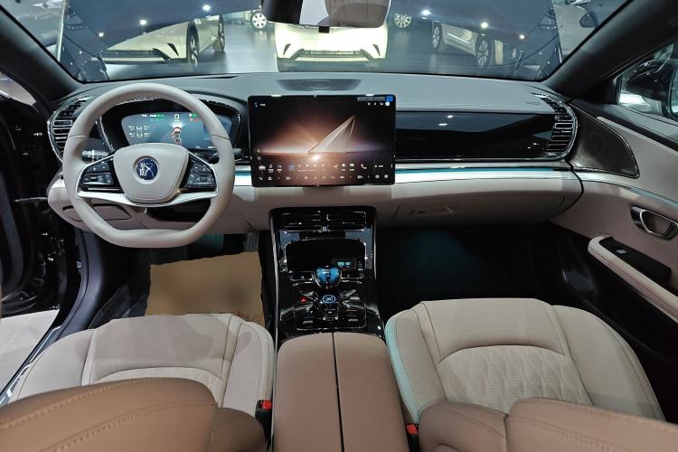 Used BYD Han 2025 DM-i Intelligent Driving Edition 125KM Prestige Model