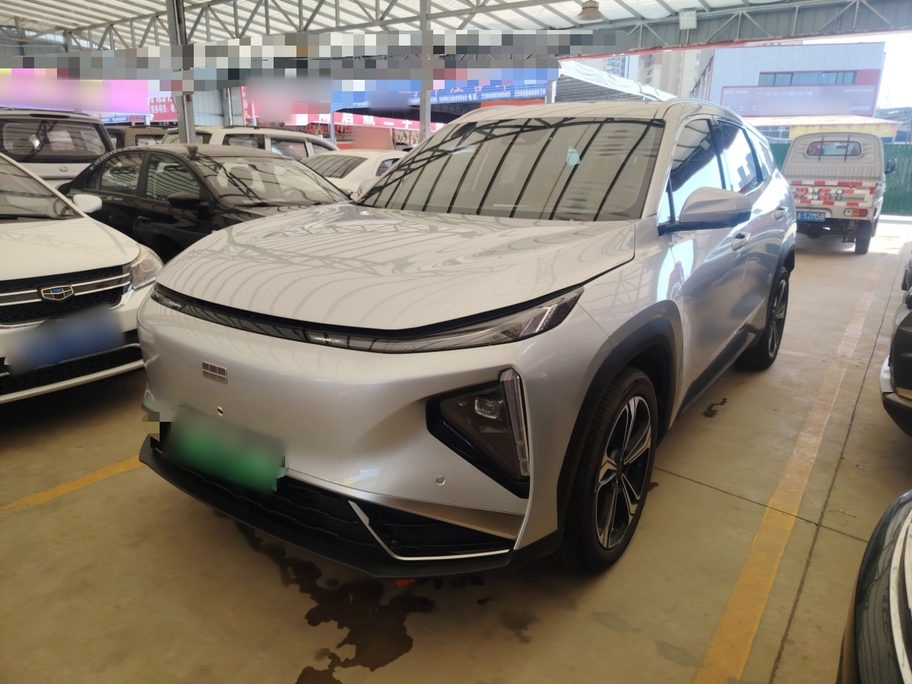 Под передней частью автомобиля