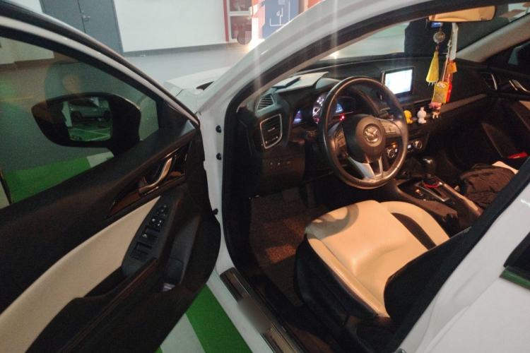 Used Mazda 3 Axela 2014 Sedan 2.0L Automatic Sport Model
