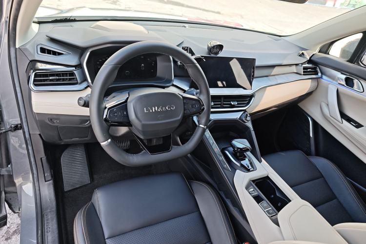 Used Lynk & Co 06 EM-P 2020 PHEV Plus Interior 8