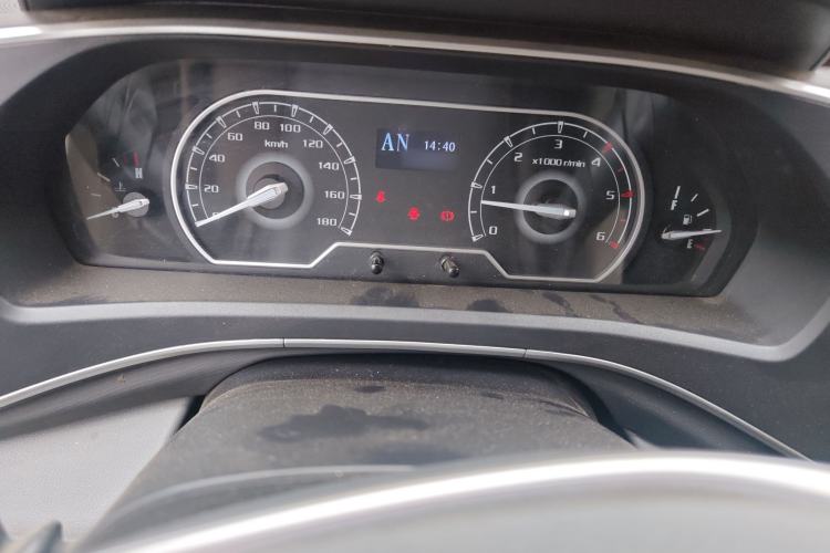 Used SAIC MAXUS Xintu V80 2024 Aotong Value Edition 6AMT Short Wheelbase Ultra-Low Roof 127 Ps 5/6 Seats