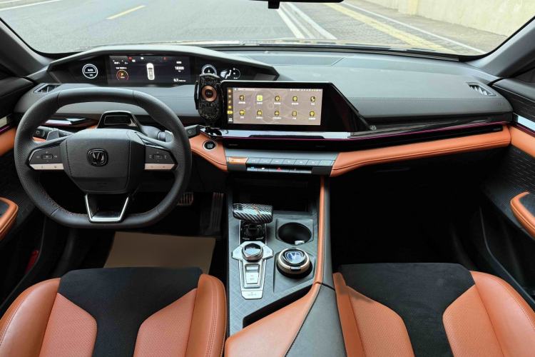 Used Changan UNI-V 2023 2.0T Leading-Speed Edition
