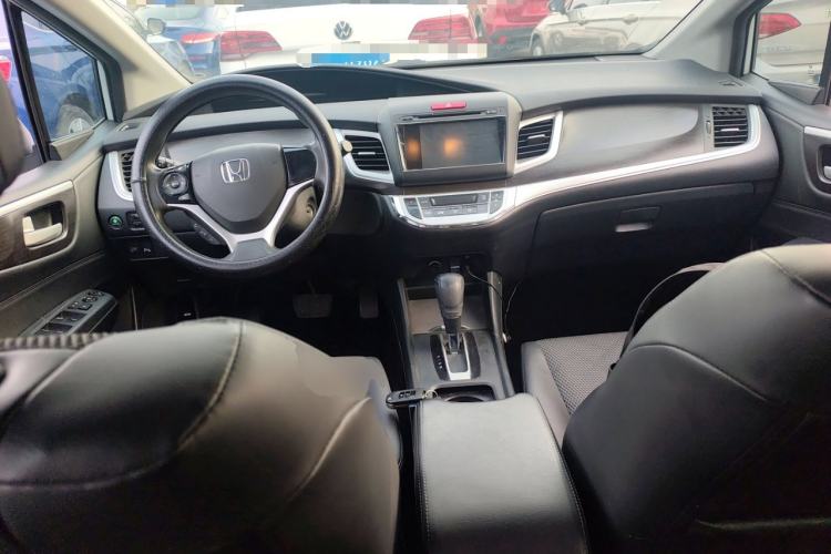 Used Honda Jade 2013 1.8L automatic Comfort version 5 seats Center Console