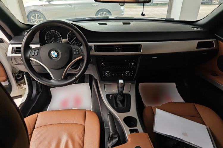 Used BMW 3 Series 2011 320i Convertible Coupe Center Console