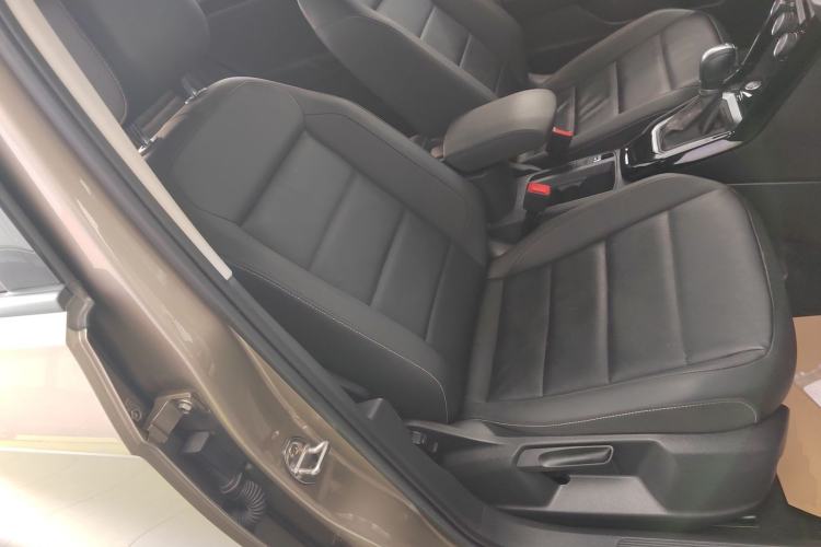 Used Volkswagen T-ROC 2019 280TSI DSG Two-Wheel Drive Comfort Version China VI Standard
