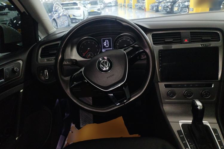 Used Volkswagen Golf 2016 230TSI Automatic Comfort Version
