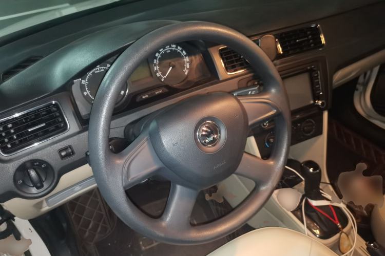 Used Skoda Rapid 2013 1.6L Automatic Smart Selection Model